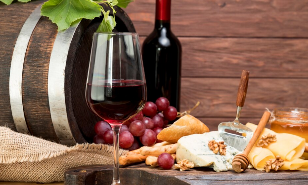 Como harmonizar frios e vinhos. Foto: FreePik