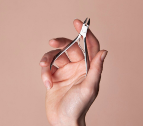 Veja os cuidados que você deve ter na manicure. Foto: FreePik