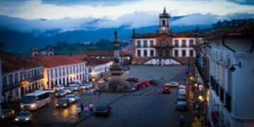 Turismo acessível promovendo experiências culturais de baixo custo. - Créditos: https://commons.wikimedia.org