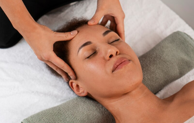 Massagem facial é eficaz? Foto: FreePik
