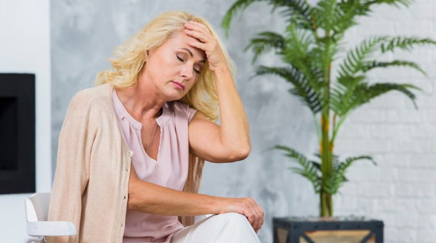 Menopausa precisa de atenção especial. Foto: FreePik