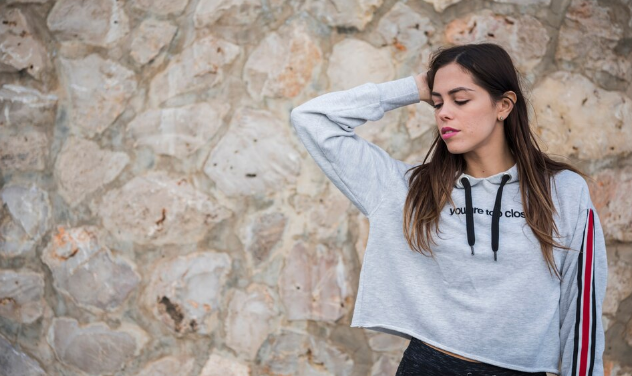 Use moletom com estilo. Foto: FreePik