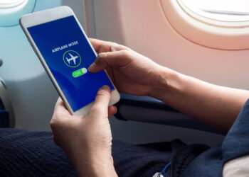 Ilustração de modo avião - Créditos: depositphotos.com / tete_escape