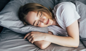 Mulheres precisam dormir mais mesmo? Entenda. Foto: FreePik