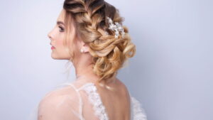 Os penteados mais elegantes para arrasar em casamentos em 2025