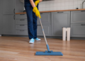 Como deixar seu piso limpinho? Foto: FreePik