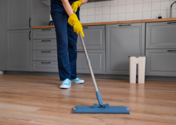 Como deixar seu piso limpinho? Foto: FreePik