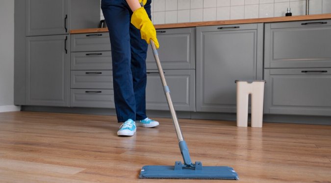 Como deixar seu piso limpinho? Foto: FreePik
