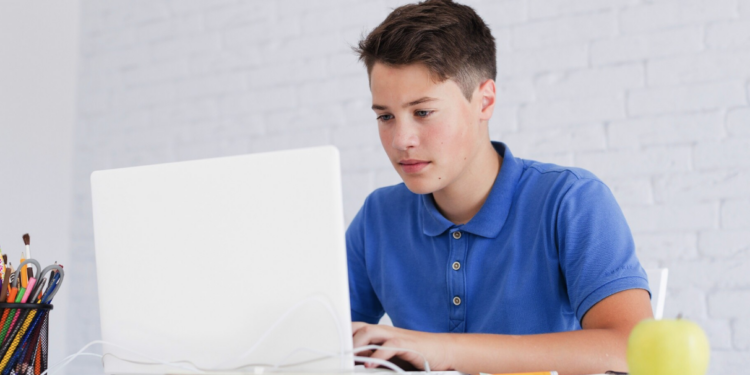 Como manter as crianças longe de pornografia infantil. Foto: Freepik