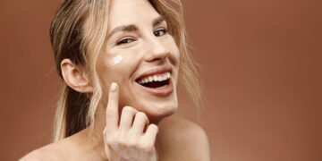 Quanto de protetor solar usar por dia segundo dermatologistas