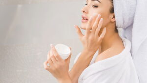 Melhores dicas para proteger a pele e o cabelo no tempo seco