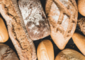 Conheça os tipos de pães e escolha o melhor para você. Foto: FreePik