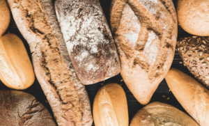 Conheça os tipos de pães e escolha o melhor para você. Foto: FreePik