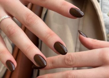unhas marrom