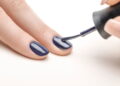 O melhor segredo para unhas fortes e esmalte impecável