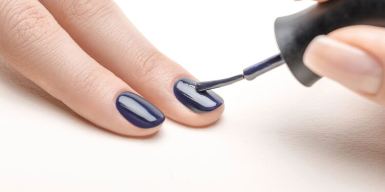 O melhor segredo para unhas fortes e esmalte impecável