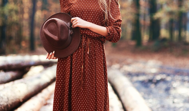Vestido também é roupa de inverno. Foto: FreePik