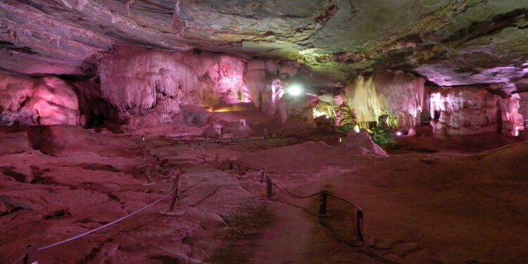 Gruta do Maquiné, Cordisburgo - Créditos : https://www.flickr.com/photos/sylviobazote/48401147791