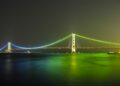 Ponte Akashi Kaikyo a noite - Créditos: https://commons.wikimedia.org