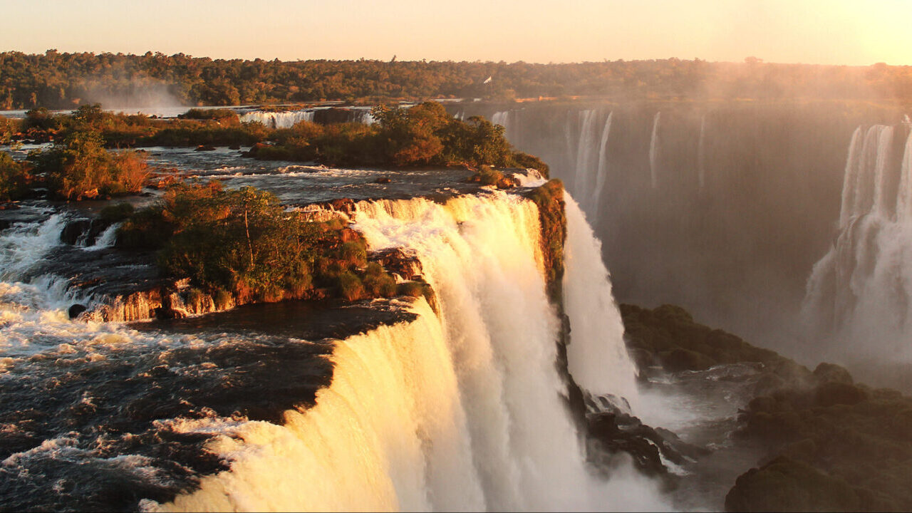 Essa cidade possui uma das maravilhas naturais do mundo e fica no Brasil