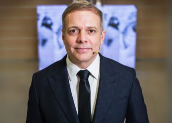 Dr. Hamilton Couto foi o responsável pelo procedimento com PMMA que devolveu a autoestima à paciente após o acidente. Foto: Divulgação