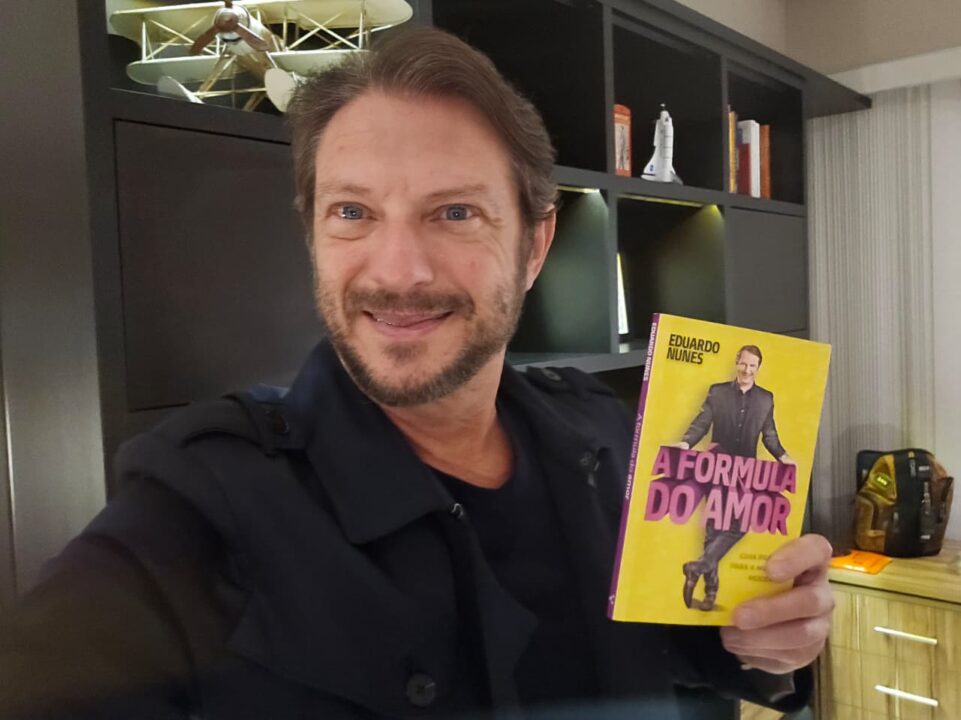 Eduardo Nunes é escritor de diversos livros sobre relacionamento e ensina mulheres há 30 anos. Foto: Divulgação.