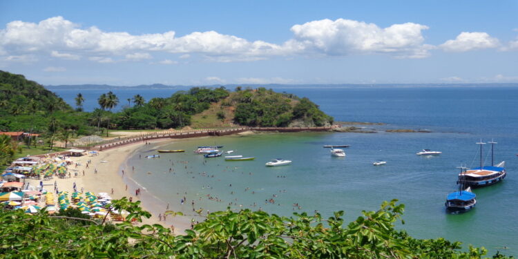 Ilha dos Frades  praias paradisíacas da Bahia - Créditos: https://commons.wikimedia.org/