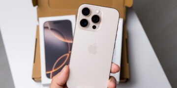 Unboxing Iphone 16 - Créditos: depositphotos.com / leungchopan