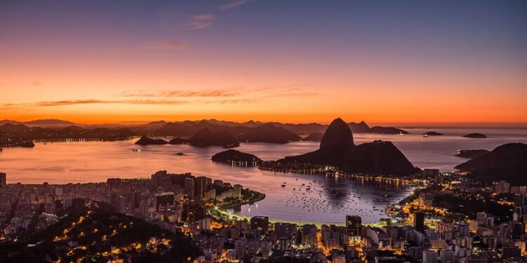 Pão de Açúcar visto do Mirante Dona Marta - Créditos:  commons.wikimedia.org