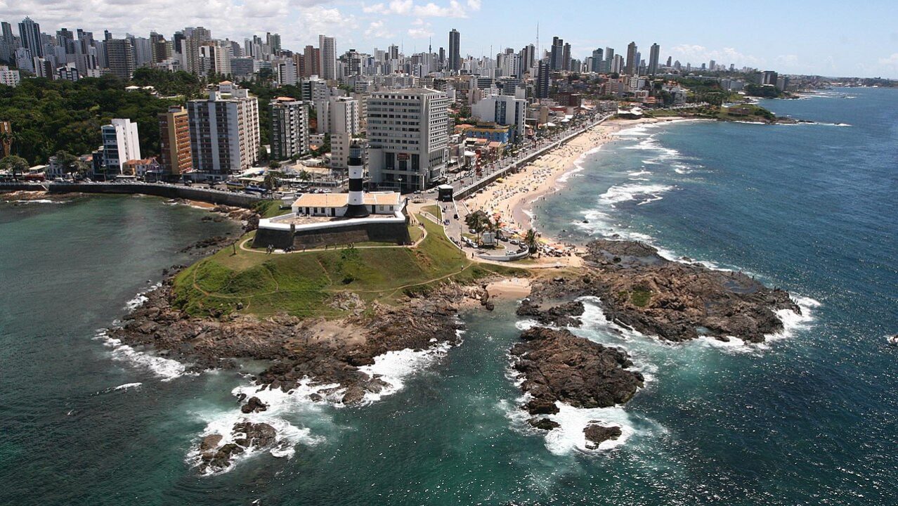 As melhores cidades praianas para você passar o ano novo