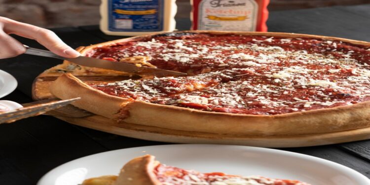A pizza mais alta do Brasil está em Porto Alegre - Créditos : Imagem Divulgação Instagram @lakemichiganpoa