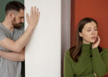 Agressão em casa deve ser denunciada. Foto: FreePik