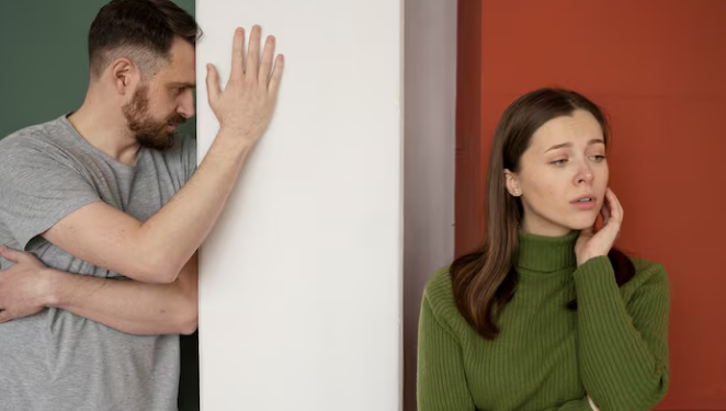 Agressão em casa deve ser denunciada. Foto: FreePik