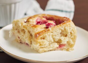bolo de queijo com goiabada