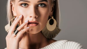 Como fragrâncias podem complementar acessórios de moda