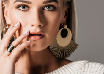 Como fragrâncias podem complementar acessórios de moda