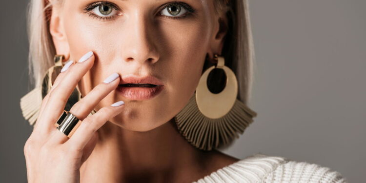 Como fragrâncias podem complementar acessórios de moda