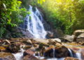Dia ensolarado na cachoeira - Créditos: depositphotos.com / Patryk_Kosmider