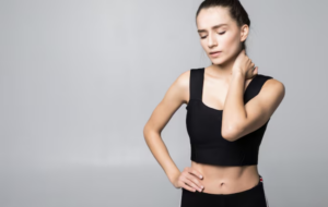 Por que o corpo dói após voltar a treinar? Foto: FreePik