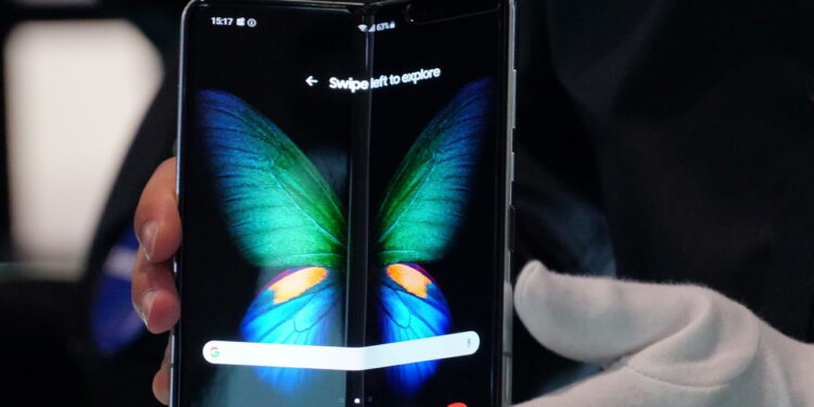 Galaxy Fold 5G, Samsung - Créditos: depositphotos.com / info.cineberg.com