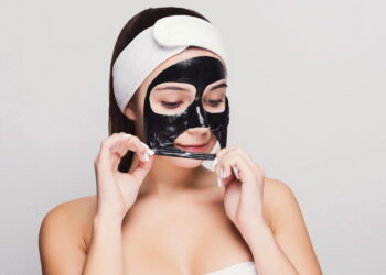 Máscara facial de 2 ingredientes que ajuda a reduzir cravos e oleosidade