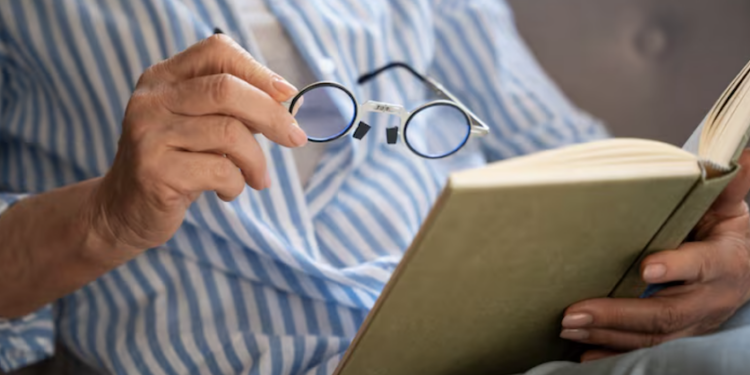 Será o fim dos óculos de leitura? Foto: FreePik