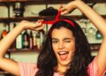 Como combinar faixas de cabelo com seu look