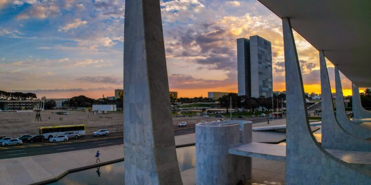 Disparidade salarial no Brasil