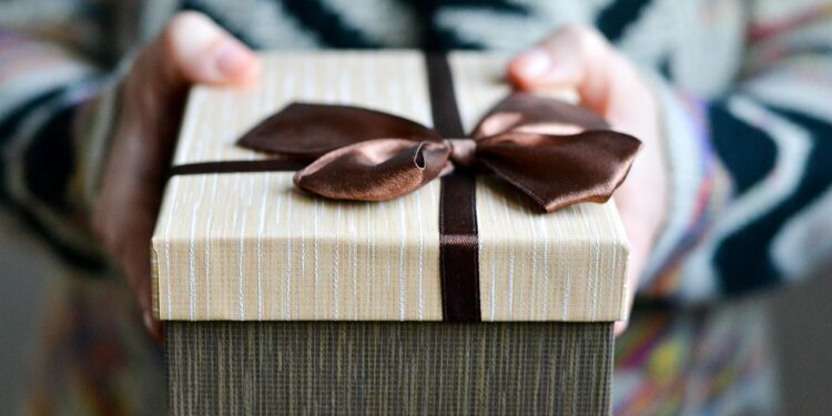 5 ideias de presentes diferentes que vão emocionar seu pai de alguma forma