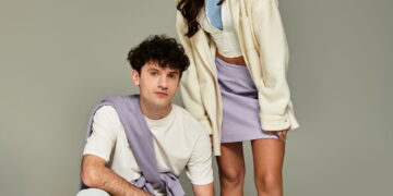 Combinando look e cores com seu parceiro - Créditos: depositphotos.com / IgorVetushko