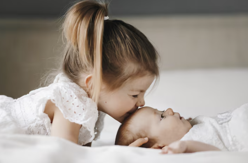Como preparar a família para a chegada do segundo filho? Foto: FreePik