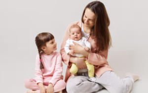 Como preparar a família para a chegada do segundo filho? Foto: FreePik