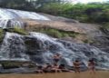 Cachoeira escondida - Créditos: https://www.flickr.com/photos/imprensajoanopolis/24982776525