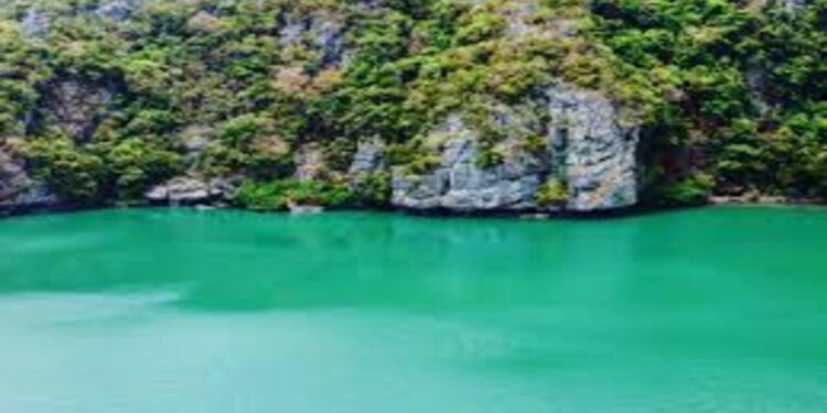 Lagoa dos Cristais - Créditos: https://pxhere.com/pt/photo/1455845